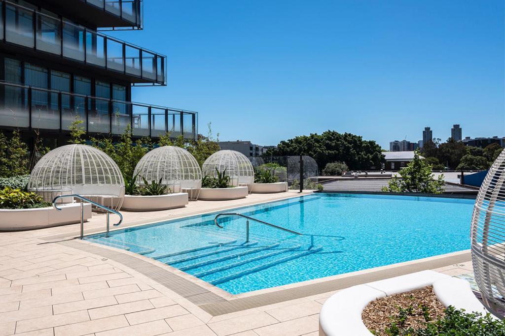 One Global Resorts Green Square Sydney Buitenkant foto The rooftop pool at The Standard East Village